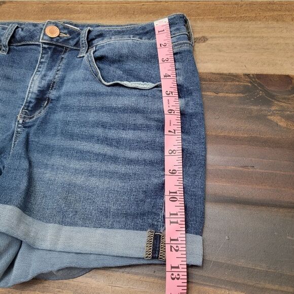 SO Jean Low Rise Midi Short Cuffed Hem Mid Wash Denim Y2K 5 Pockets Size 13/31W - Picture 4 of 5